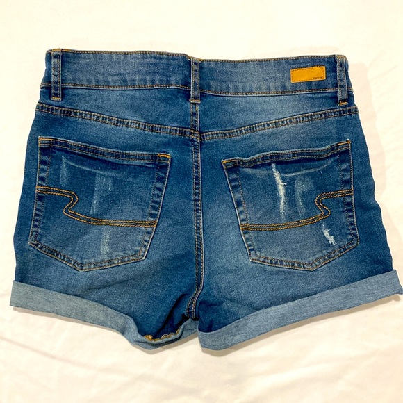 Ardene 05 high rise shorties stretchy distressed jean fabric. - Picture 2 of 2